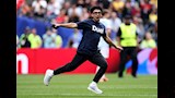 اقتحام الجماهير لمباراة بلجيكا والسنغال