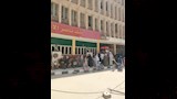 طوابير وزحام أمام بنك ناصر