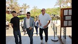 على رأسهم محمود الخطيب.. 25 صورة من عزاء والدة طارق قنديل  