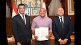 وزير الصناعة يُسلم 40 عقد تقنين أوضاع لمصانع وورش بمنطقة شق الثعبان (1)