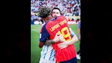 لامين يامال يواسي ميسي (1)