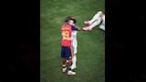 لامين يامال يواسي ميسي (2)