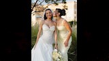 كارمن سليمان تهدي شقيقتها فرح قبلة