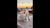 صورة تذكارية من داخل قاعة الفرح
