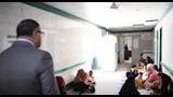 جولة محافظ قنا داخل المستشفى العام (1)