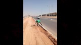 عامل بجهاز التجميل في السويس