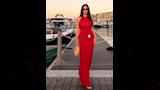 درة تتألق بفستان أحمر أنيق