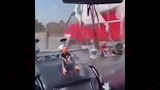 حقيقة فيديو ''شهامة سائق منعت كارثة'' على الطريق 