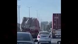 حقيقة فيديو ''شهامة سائق منعت كارثة'' على الطريق 