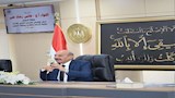 محافظ السويس يتحدث مع القيادات التنفيذية خلال اللقاء