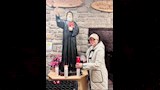 إلهام شاهين تشعل شمعة داخل كنيسة مار شربل