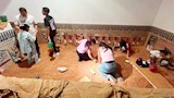 تجربة تحاكي الواقع.. أطفال يستخرجون ويفحصون قطعاً أثرية بمتحف شرم الشيخ- صور 