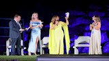 ليلى علوي مع زاهي حواس في مهرجان ماراتيالي في إيطاليا
