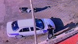 لقطة من فيديو اعتداء شاب على خطيبته٣