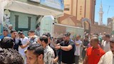 الجنازة في مسقط رأس الأسرة 