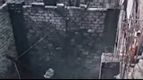 حريق حظيرة يلتهم 6 رؤوس ماشية (4)