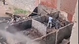 حريق حظيرة يلتهم 6 رؤوس ماشية (3)