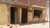 محاولة توصيل الصرف الصحى لمغسلة سيارات مخالفة بأسوان