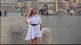بإطلالة أنيقة.. ليلى علوي تخطف الأنظار في قلب العاصمة الإيطالية روما