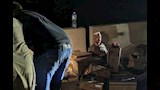 انقلاب سيارة نقل محملة بالشامبو بعد تصادمها بملاكي في بنها (2)