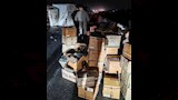 انقلاب سيارة نقل محملة بالشامبو بعد تصادمها بملاكي في بنها (5)