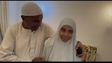 مع والدها