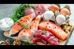 هل يسبب نظامك الغذائي المعتمد على البروتين للانتفاخ؟ دراسات توضح