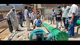 وفد من الشركة القابضة يعاين انهيار كوبري محطة مياه الفقاعي ببني سويف (2)