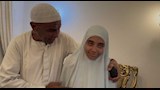 مع والدها