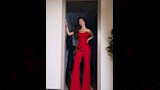 يارا السكري بفستان جمبسوت أحمر[1]