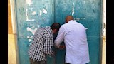 حملة لغلق المحلات المخالفة فى أسوان