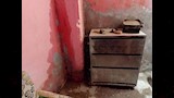 الحوائط مهددة بالإنهيار بسبب طفح الصرف الصحي