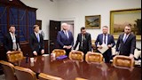 زيلينسكي يكشف تفاصيل اجتماعه مع ترامب (2)