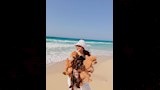 يارا السكري تستمتع بالبحر مع كلابها (4)