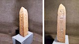 أصغر من متر واحد.. ما قصة مسلة رمسيس الثالث النادرة التي يعرضها متحف الأقصر؟