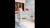 نسرين طافش تتسوق بأحد المحال التجارية