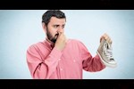 تعانيِ من رائحة كريهة في قدميك بالصيف؟- إليك الأسباب وطرق الوقاية