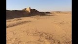 اسلاك شائكة وغرف حراسة وممرات حجرية بجبل الانجليز  (3)