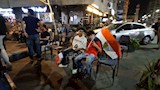 علم مصر في أيدي الأطفال خلال المباراة 