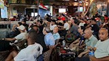 بالفيديو والصور- السوايسة يحتشدون في الشوارع والمقاهي لمؤازرة منتخب مصر (فيديو وصور)