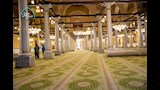 مسجد سيدنا الحسين بعد تغيير السجاد (9)