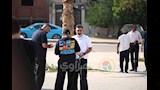 عمرو مصطفى يصل جنازة والد تامر حسني