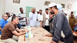 بالصور- محافظ أسوان يستمع لمطالب أهالي قرية العدوة ويوجه بحلول عاجلة