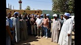 المحافظ يستمع لمطالب اهالى قرية العدوة