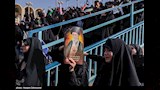 عشرات الآلاف يشيعون علي خامنئي في طهران (4)