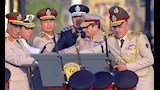 الرئيس السيسي لقادة القوات المسلحة أثناء الصورة التذكارية: "كله مع بعض"
