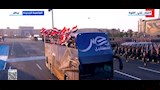 الرئيس السيسي وقرينته يلوحان لأطفال يحملون أعلام مصر  (3)