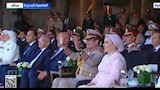 الرئيس السيسي وقرينته يحييان أطفالًا يرفعون أعلام مصر في افتتاح "الأوكتاجون"
