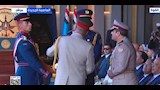 القائد العام للقوات المسلحة يهدي الرئيس السيسي هدية تذكارية خلال افتتاح الأوكتاجون (3)