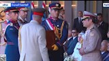 القائد العام للقوات المسلحة يهدي الرئيس السيسي هدية تذكارية خلال افتتاح "الأوكتاجون"
